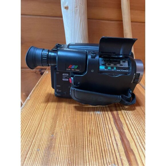 Vintage Japan VideoMovie Camcorder Compact VHS-C Video Transfer - Picture 4 of 7